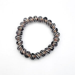 El yapımı Siyah Beyaz Boncuklu Çeşmi Bülbül Bileklik, Beşiktaş renkleriyle taraftar ruhunu yansıtan zarif bir tasarımdır